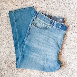 ⚡️NWOT - LEE straight fit tapered leg jeans